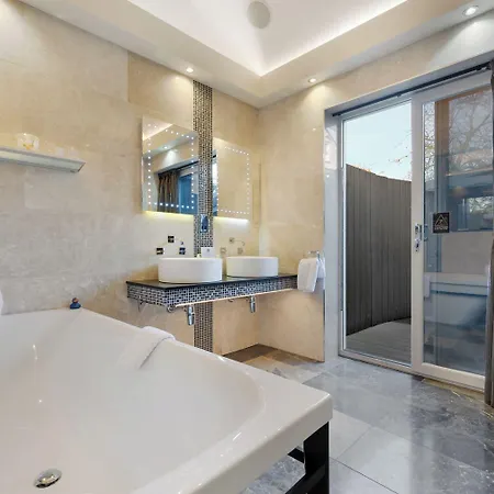 The Cranleigh Boutique 4*
